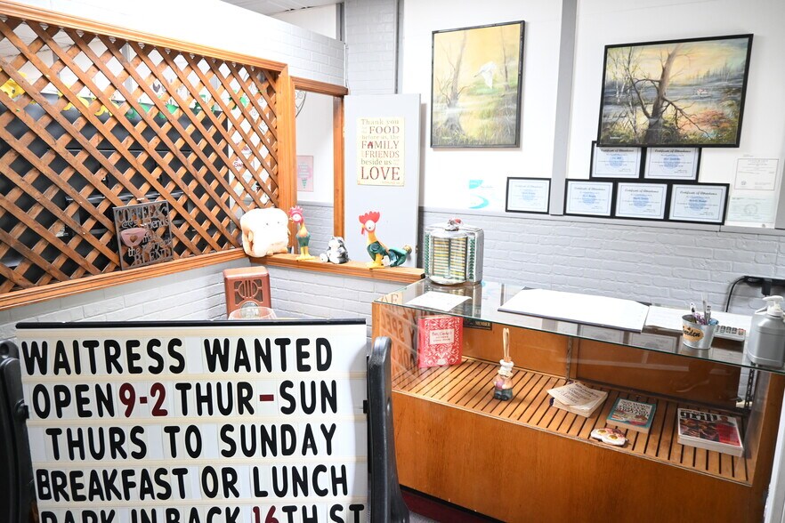 More Photos Of 937 W Wooster Rd, Barberton Storefront Retail Residential For Sale