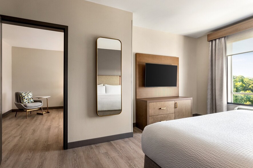 More Photos Of 2901 John Hawkins Pky, Birmingham Hotel For Sale