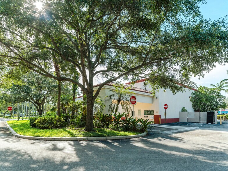 More Photos Of 6980 W Commercial Blvd, Lauderhill Drugstore For Sale