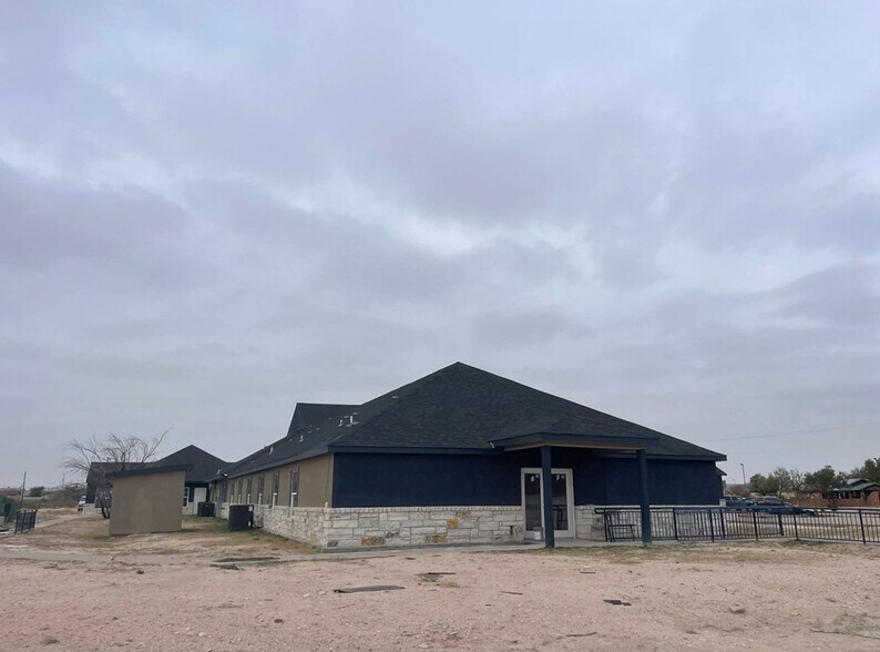 More Photos Of 237 W 21st St, Fort Stockton Schools For Lease