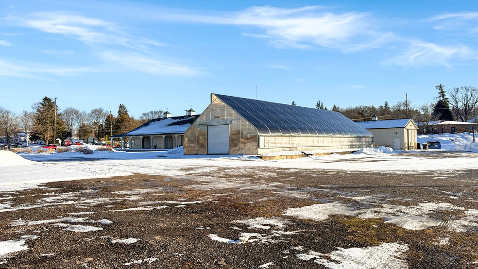 More Photos Of 916 S Mitchell St, Cadillac Restaurant For Sale