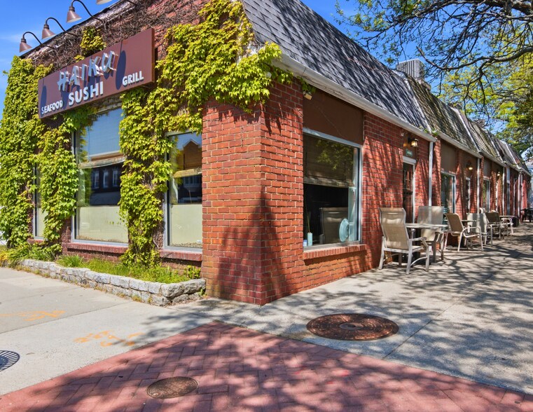 Primary Photo Of 40 E Main St, Riverhead Restaurant For Sale
