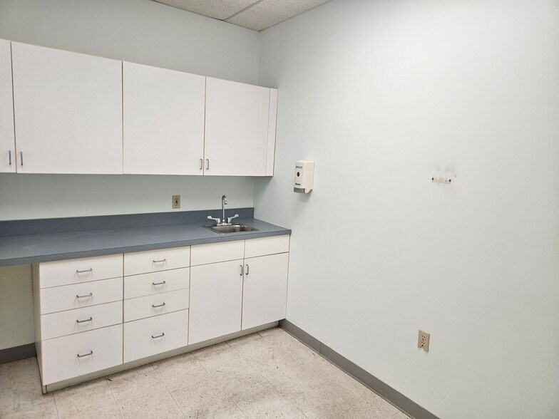 More Photos Of 239 Northern Blvd, Clarks Summit Medical For Lease