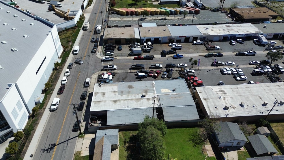 More Photos Of 2376-2396 Cabrera Ave, San Bernardino Service For Sale