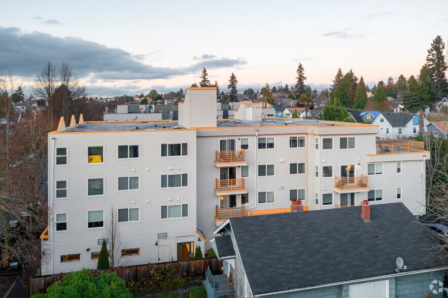 More Photos Of 6040 California Ave SW, Seattle Apartments For Lease
