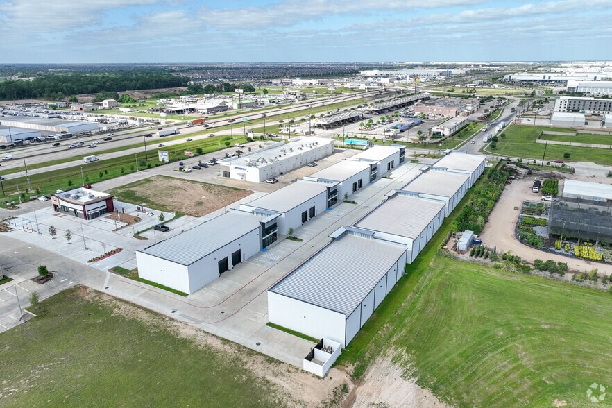 More Photos Of 282 Bucees Blvd, Katy Unknown For Lease