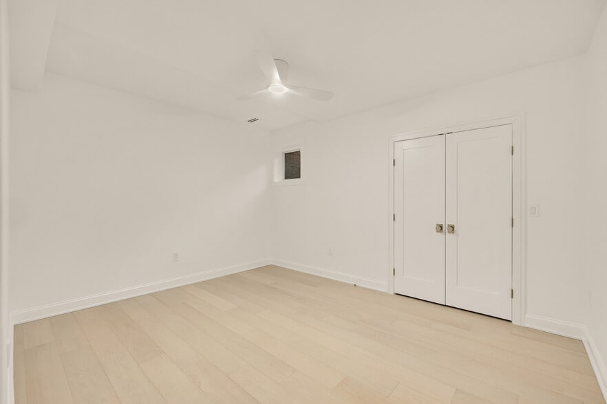 More Photos Of 329 8th St NE, Washington Office For Sale