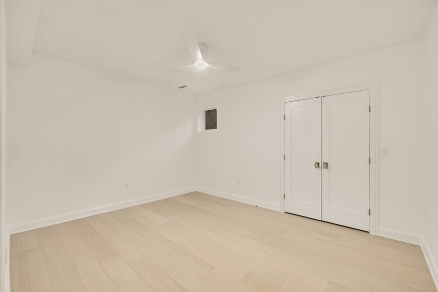 More Photos Of 329 8th St NE, Washington Office For Sale