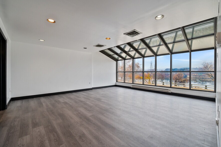 More Photos Of 2707 W Carson St, Pittsburgh Warehouse For Sale