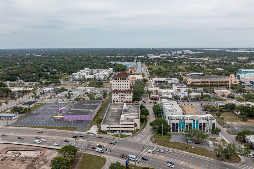 More Photos Of 1 S School Ave, Sarasota Medical For Lease