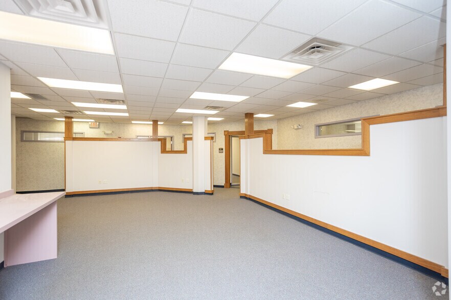 More Photos Of 205 W Market St, Lima Office For Sale