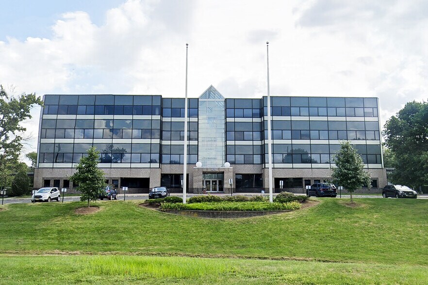 More Photos Of 80 Cottontail Ln, Somerset Office For Lease