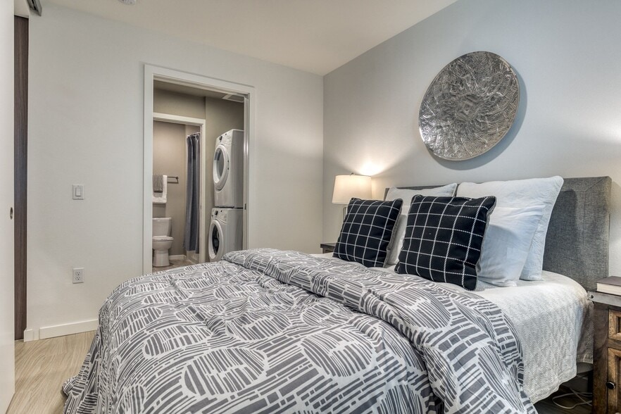 More Photos Of 910 John St, Seattle Apartments For Lease