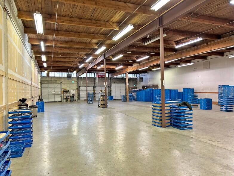 More Photos Of 3815-3835 1st Av, Burnaby Warehouse For Lease