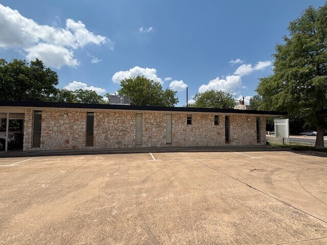 More Photos Of 2211 Hancock Dr, Austin Office Residential For Lease