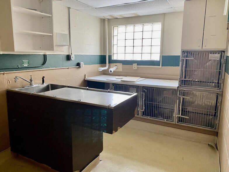 More Photos Of 3805 S Kinnickinnic Ave, Milwaukee Office Residential For Lease