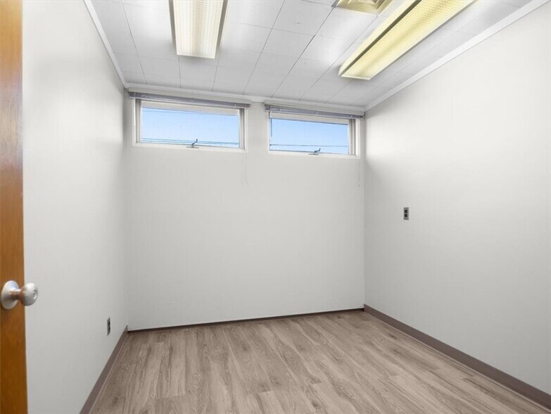 More Photos Of 5973 Walworth Rd, Ontario Medical For Sale