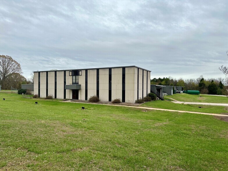 More Photos Of 1455 Harrison Rd, Salisbury Manufacturing For Sale
