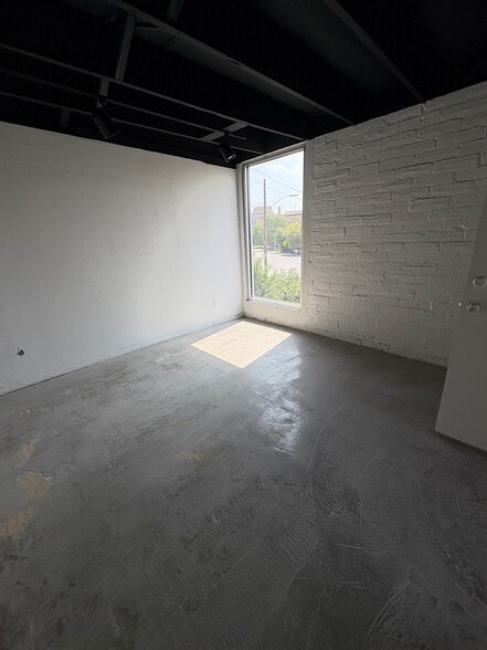 More Photos Of 915 Dallas St, San Antonio Loft Creative Space For Lease