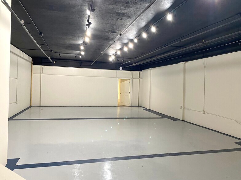 More Photos Of 901-907 S Hill St, Los Angeles Storefront For Lease