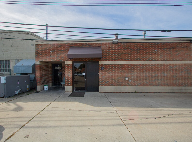 More Photos Of 104 Macomb Pl, Mount Clemens Restaurant For Sale