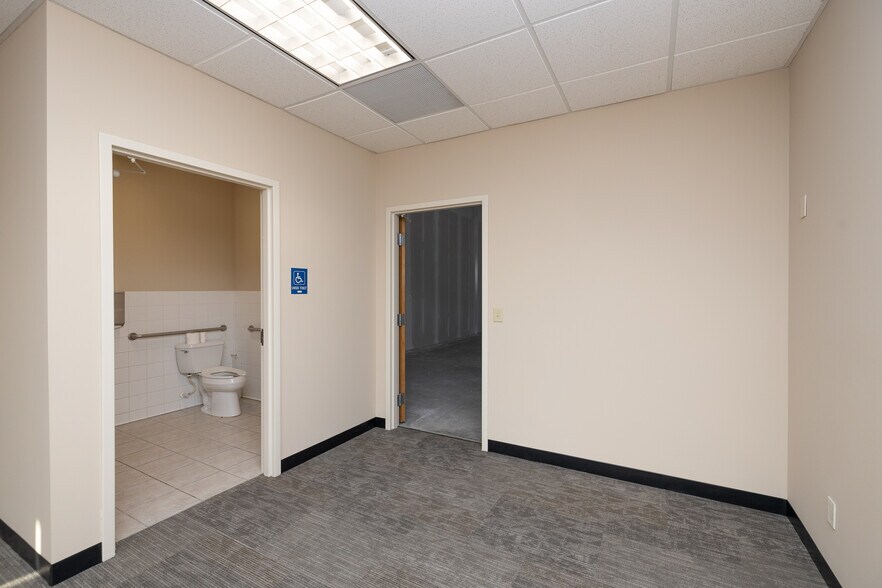 More Photos Of 14608 Felton Ct, Apple Valley Warehouse For Lease