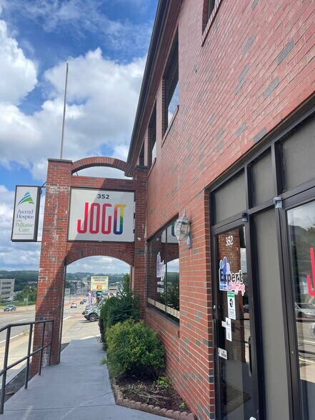 More Photos Of 352 Belmont St, Worcester Medical For Lease