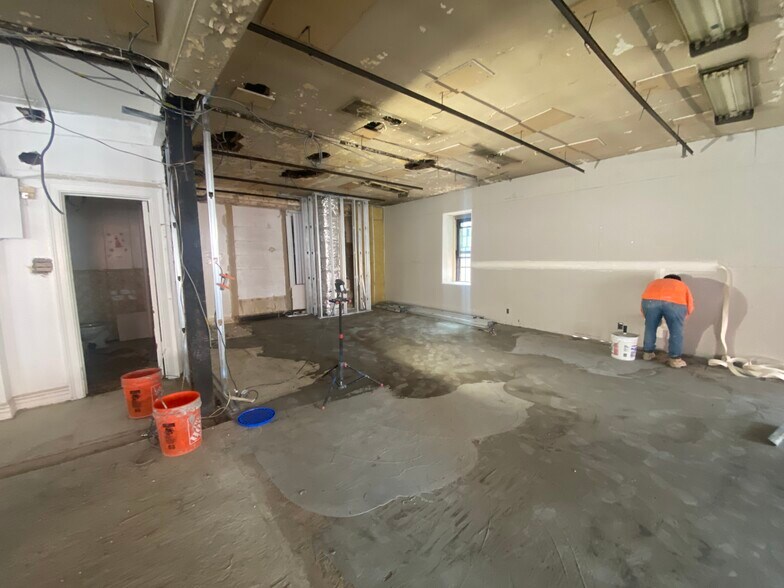 More Photos Of 694 Manhattan Ave, Brooklyn Storefront Retail Office For Lease