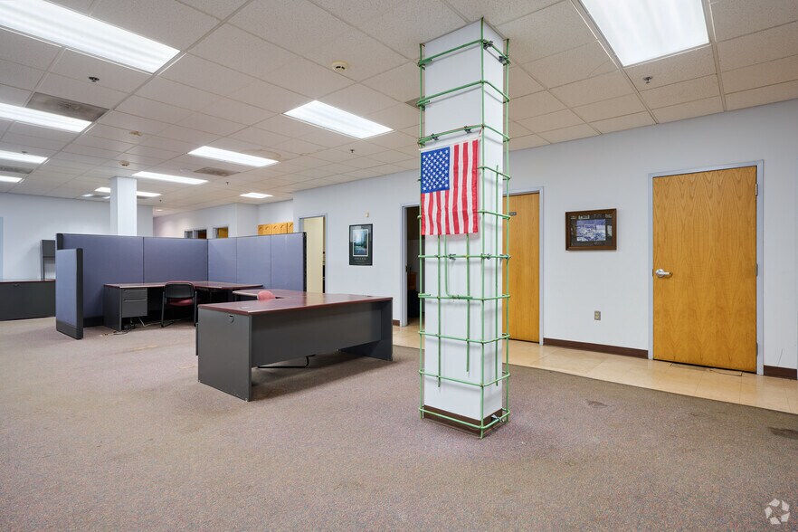 More Photos Of 4522 Wetzel Rd, Liverpool Manufacturing For Lease