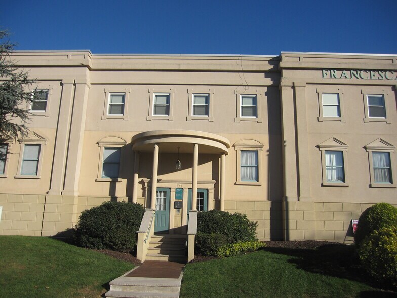 More Photos Of 199 Broad St, Bloomfield Medical For Lease