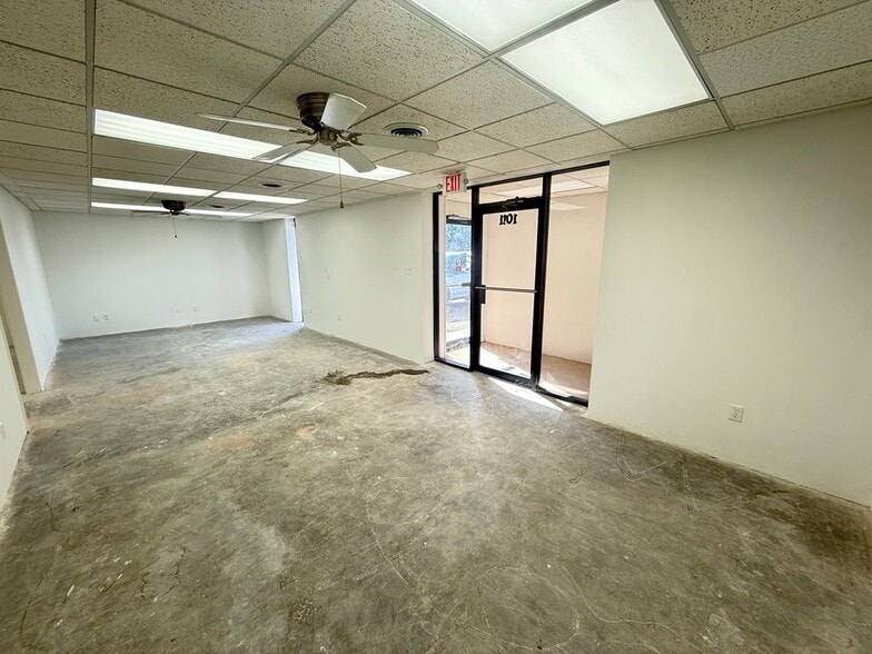 More Photos Of 1011 E 7th St, Odessa Office For Lease