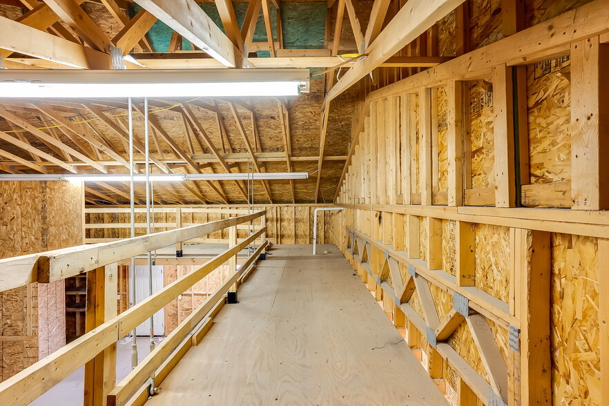 More Photos Of 121 S Water St, Derby Office For Sale