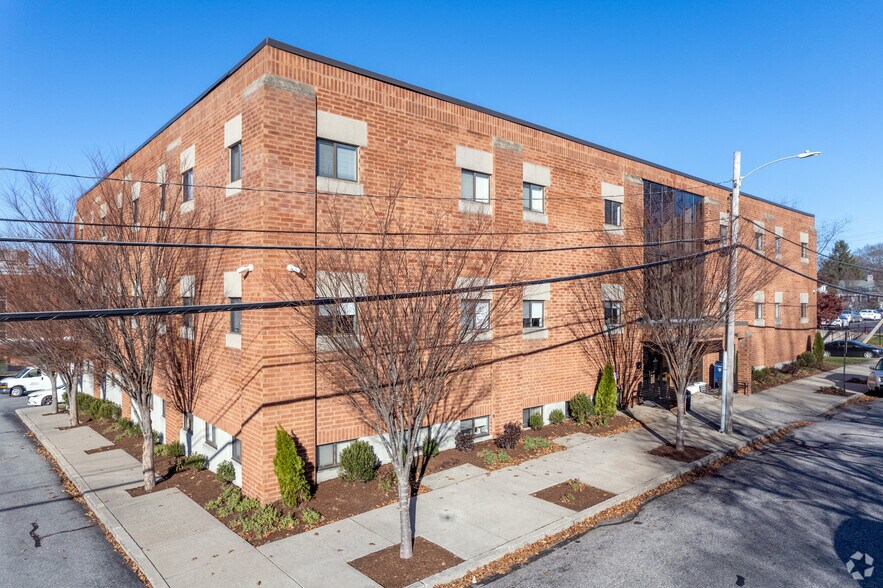 More Photos Of 100 Highland Ave, Providence Medical For Lease