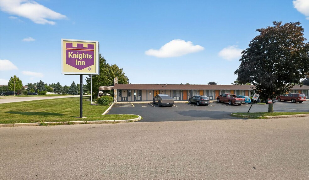 Primary Photo Of 1149 Oakes Rd, Racine Hotel For Sale