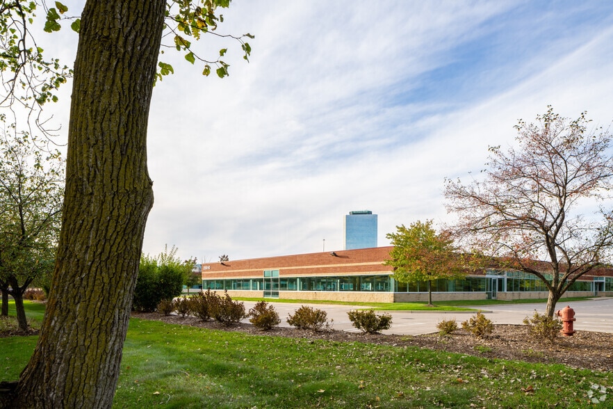 More Photos Of 25510 W 11 Mile Rd, Southfield Research And Development For Lease