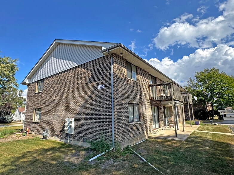 More Photos Of 539 W 61st St, Westmont Apartments For Sale