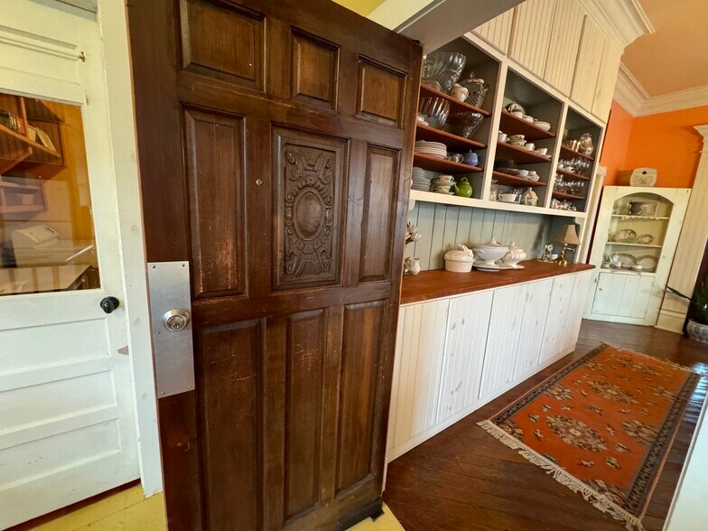 More Photos Of 224 W Chickasaw St, Tahlequah Hospitality For Sale