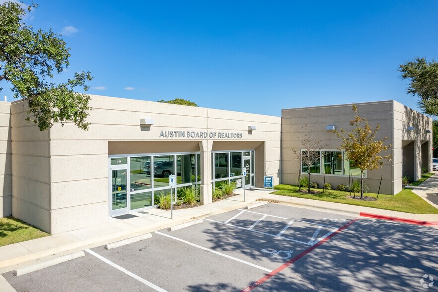 More Photos Of 1320 Arrow Point Dr, Cedar Park Unknown For Lease