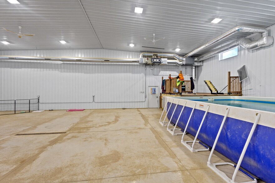 More Photos Of 390 Progress Dr, Cottage Grove Veterinarian Kennel For Sale