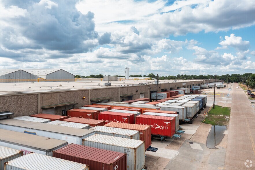 More Photos Of 1202-1398 Harris St, Houston Warehouse For Lease