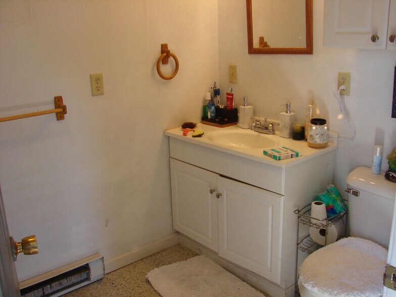 More Photos Of 111 N Poplar St, Mount Olive Apartments For Sale