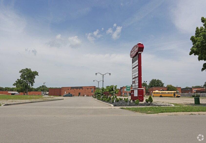 More Photos Of 111 Sherwood Dr, Brantford Freestanding For Lease