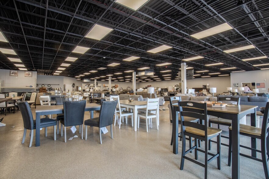 More Photos Of 500-518 W Delmar Ave, Godfrey Unknown For Lease