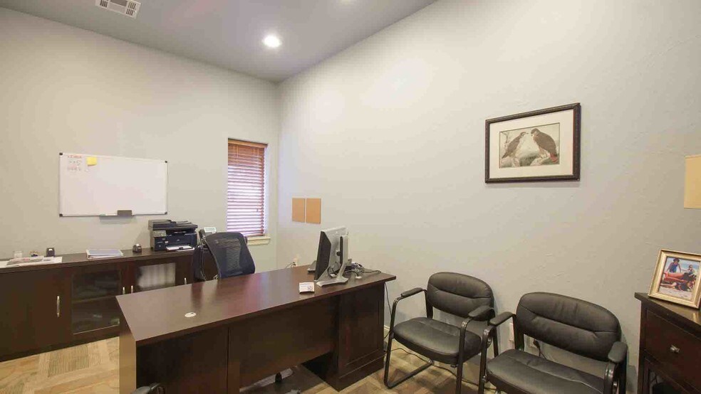 More Photos Of 14909 N Kelly Ave, Edmond Loft Creative Space For Lease