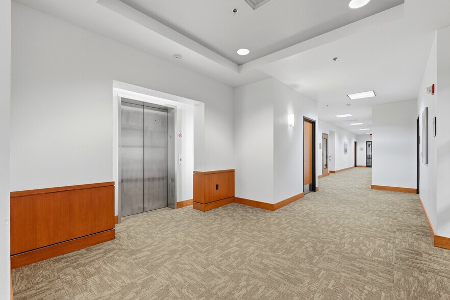 More Photos Of 10135 SE Sunnyside Rd, Clackamas Office For Lease
