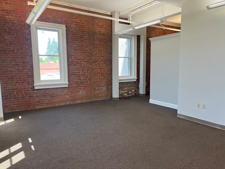 More Photos Of 601-605 Main St, Woodland Office For Lease