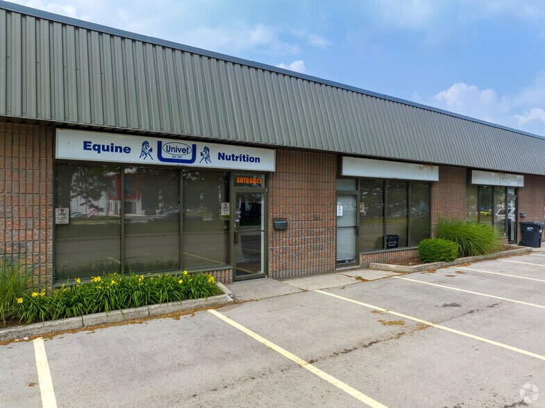 More Photos Of 4087 Harvester Rd, Burlington Showroom For Lease