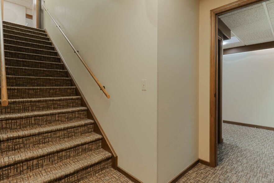 More Photos Of 725 S 14th St, Pekin Medical For Sale