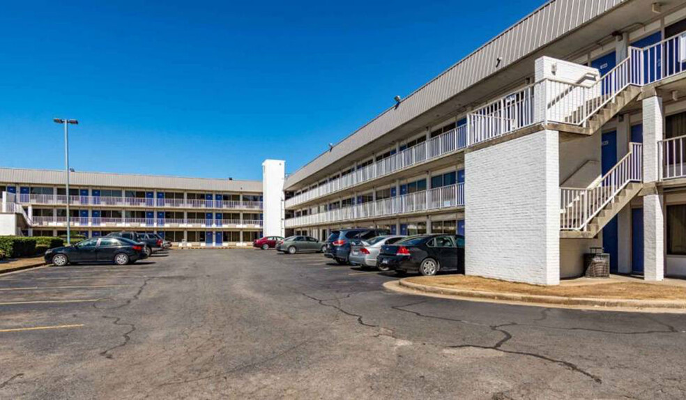 Primary Photo Of 10524 W Markham St, Little Rock Hotel For Sale