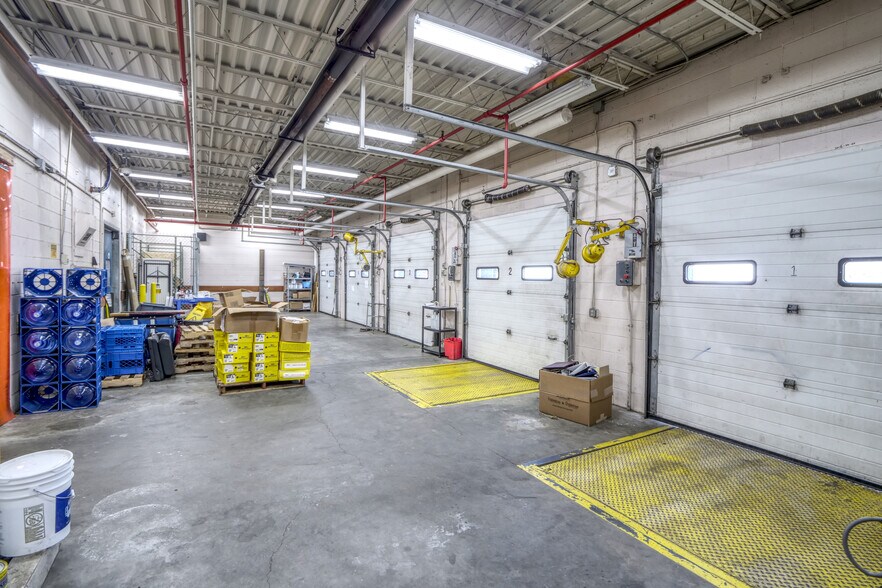 More Photos Of 151 Capital Dr, West Springfield Warehouse For Lease